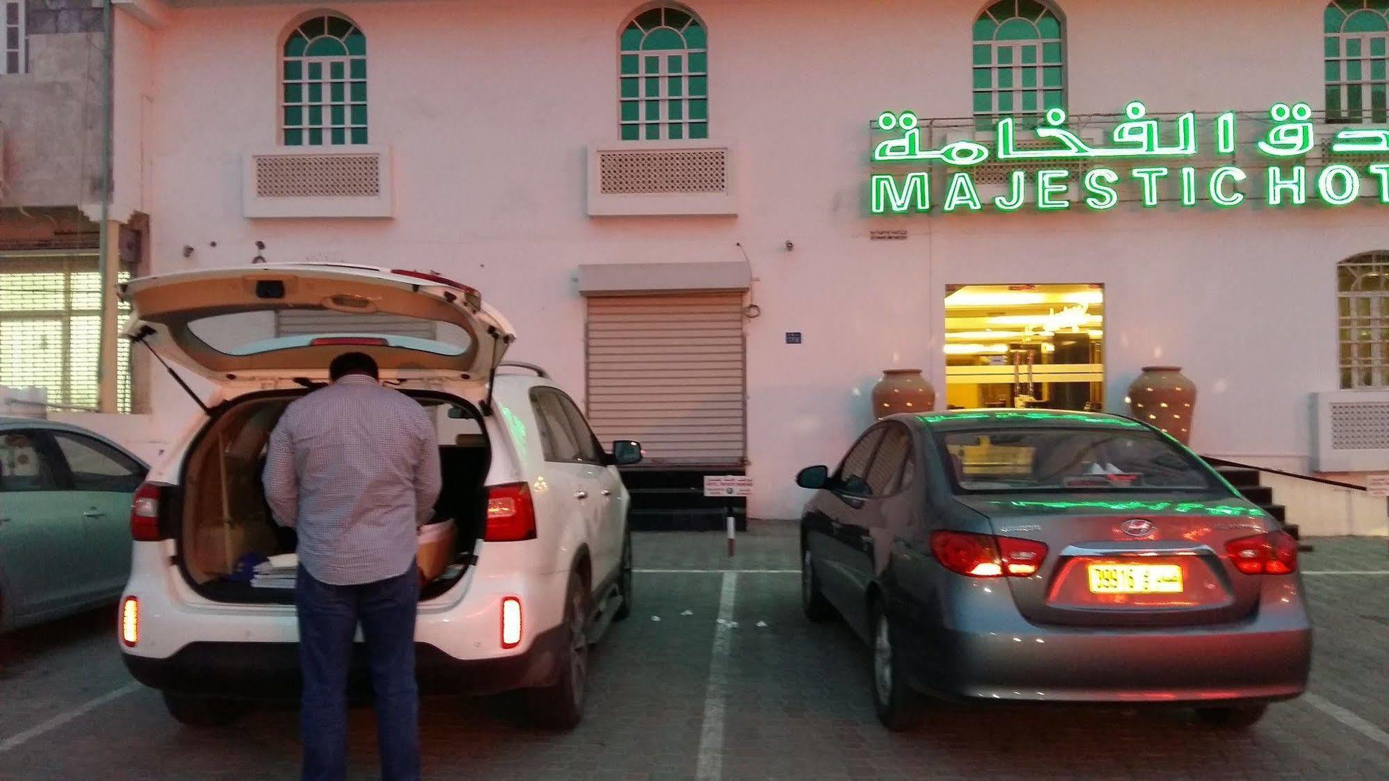 Majestic Hotel Wādī Kabīr Buitenkant foto