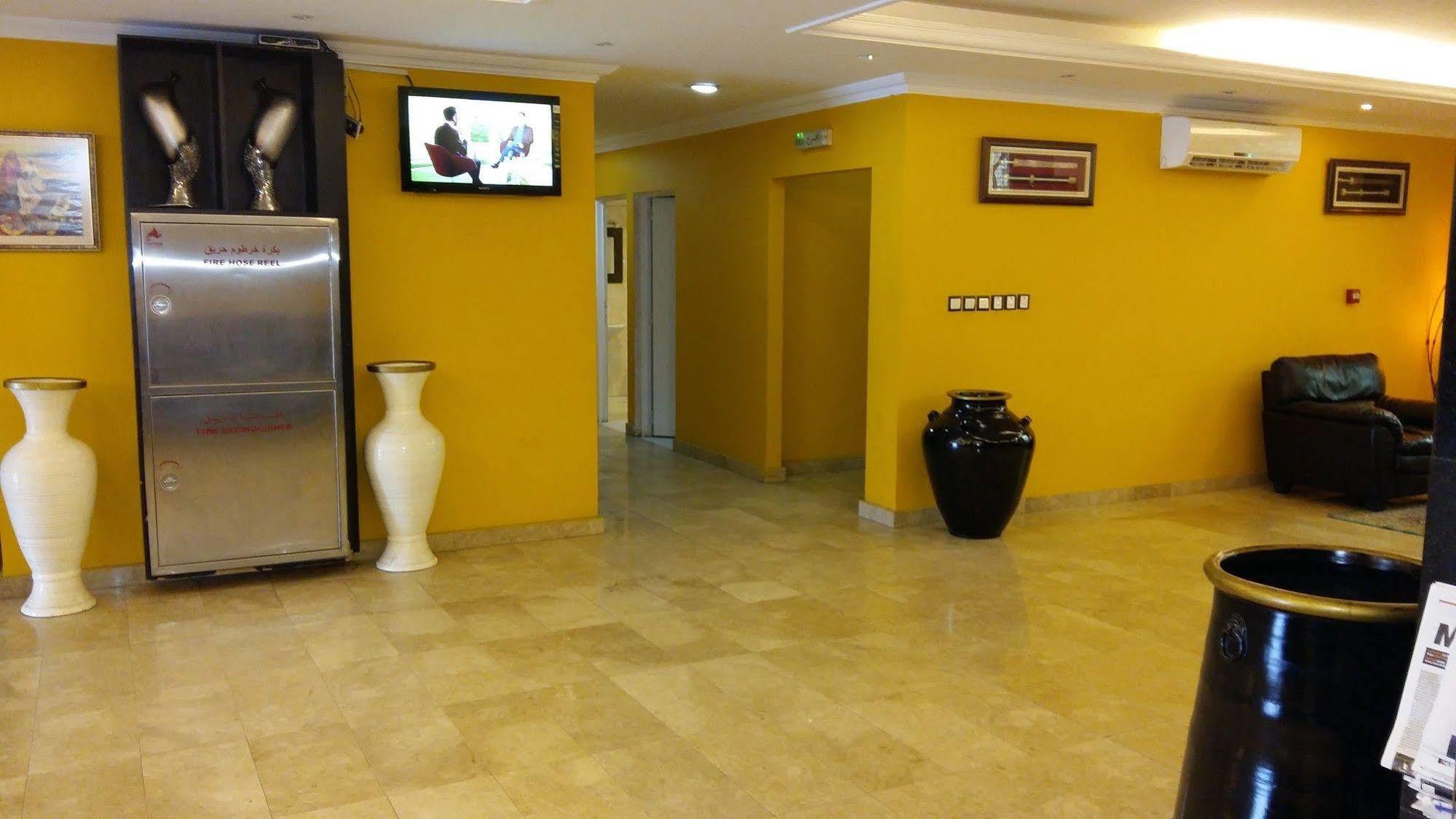 Majestic Hotel Wādī Kabīr Buitenkant foto